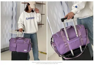 Gran bolsa de viaje plegable con funda para carrito, bolso de hombro morado versátil.