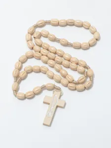Handgemaakte houten rozenkrans ketting met ovale kralen en kruis hanger voor dagelijks gebruik.