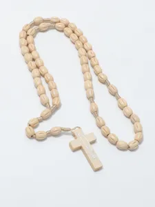 Houten rozenkrans ketting met ovale kralen en kruis hanger, handgemaakte religieuze sieraden.