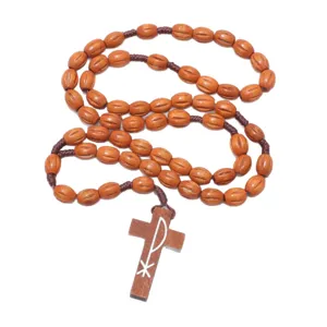 Houten rozenkrans ketting met kruis hanger, katholieke gebedskralen religieuze sieraden.