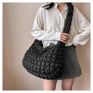 Black quilted shoulder bag for women, large capacity puffy tote bag, casual cloud handbag.