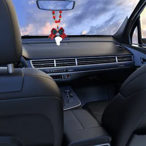 Kerst auto hangend ornament met geruite strik en kralen voor achteruitkijkspiegel decor