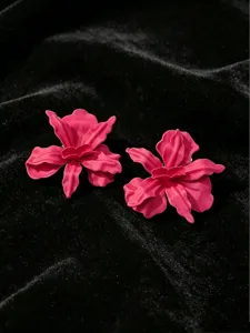 Grote bloem metalen oorbellen, trendy roze statement bloem knoppen voor dames sieraden.