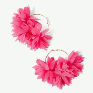 Prachtige roze chiffon bloem creolen oorbellen voor dames, opvallend bloem sieraden.