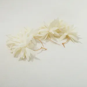 Elegante chiffon bloem creolen voor vrouwen, retro handgemaakte statement sieraden, zoete stijl mode.