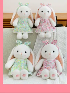 Schattig pluche konijn knuffel in landelijke stijl met bloemenjurk en haarband, zachte pop.