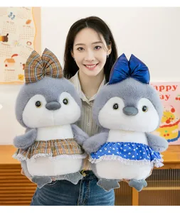 Lindo peluche de pingüino con falda a cuadros y lazo, suave animal de peluche para regalo.