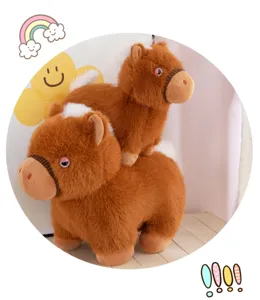 Leuke mollige pluche pony met korte pootjes, zachte knuffelpop voor thuisdecoratie en kinderen.