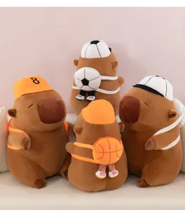 Mignons jouets en peluche capybara de sport avec sacs de basket et de football, cadeaux.