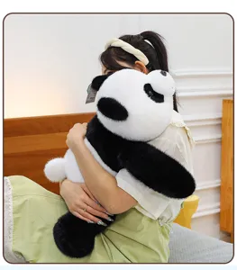 Detalle de peluche de panda tierno, cojín de animal de peluche suave para dormir regalo de niña.