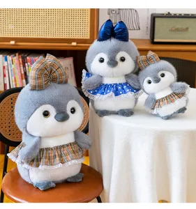 Adorable muñeca de pingüino de peluche con falda a cuadros y lazo, juguete suave.