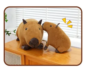 Niedliches Simulations-Wasserschwein-Plüschtier Detail, lustige Stoffpuppe für Zuhause.