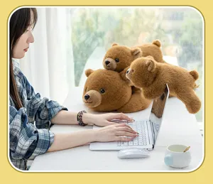 Simpatico orsacchiotto di peluche marrone cuscino bambola morbida per arredamento.