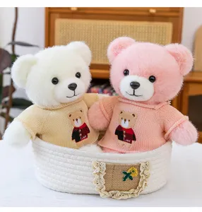 Schattig pluche beren koppel met gebreide truien in mand zacht speelgoed cadeau