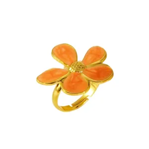 Chique roestvrijstalen bloemring met oranje emaille, elegant vijfbladige design voor dames.