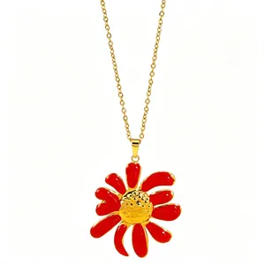 Collana acciaio dorato ciondolo fiore smalto rosso, gioiello dolce immagine principale.