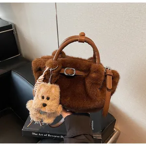 Sac à main en peluche marron pour femmes, sac bandoulière duveteux d'hiver avec charm's de chien