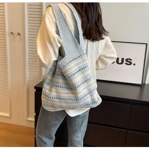 Bolso de hombro de punto calado a rayas casual para mujer, bolso grande elegante.