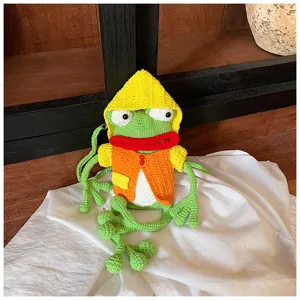 Sac de téléphone grenouille au crochet fait main, design de détail mignon pour les femmes.