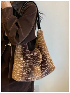 Furry shoulder tote bag for women, trendy autumn winter fuzzy commuting handbag, brown.
