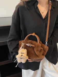 Sac à bandoulière en peluche style coréen pour femme, sac à main d'hiver duveteux et chic.