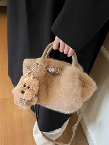 Sac à main en peluche duveteuse pour femme hiver sac bandoulière tendance avec pendentif chien