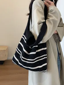 Bolso de hombro chic de ganchillo a rayas negro y blanco, bolso tejido de gran capacidad.