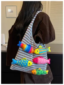 Borsa a tracolla in maglia da donna, simpatica decorazione di pesci colorati, borsa da mare, chic.
