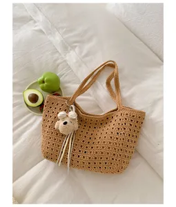 Sac à bandoulière tissé creux d'été, cabas de plage en paille avec pendentif ours.