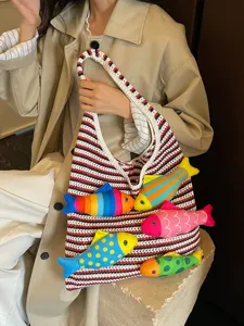 Borsa a tracolla in maglia colorata da donna con graziosi ciondoli a forma di pesce, borsa da mare.