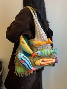 Casual πλεκτή τσάντα tote με 3D λούτρινα ψάρια, κομψή τσάντα ώμου για καθημερινή χρήση.
