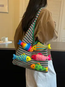 Borsa a tracolla in maglia colorata con simpatici pesci di peluche, borsa da spiaggia casual da donna.