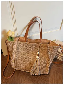 Woven straw shoulder bag for women, large capacity casual beach crossbody bag with tassel.
