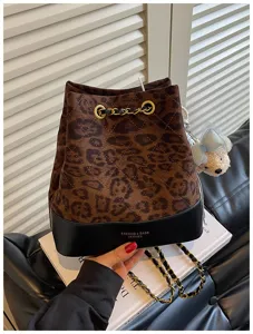 Leopard print quilted bucket bag with chain strap, stylish autumn winter shoulder handbag.