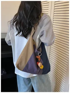 Gedetailleerd overzicht van dames color-block canvas tote tas, casual retro schoudertas voor dagelijks.