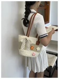 Sac cabas bandoulière en paille tissée pour femme, nœud en dentelle et fleurs d'été.