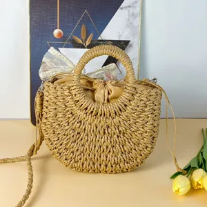 Bolso de mano de paja estilo pastoral, bandolera de media luna con lazo y asa redonda.