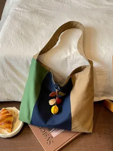 Retro colorblock canvas schoudertas voor dames, grote casual shopper tas met schattige bedel.