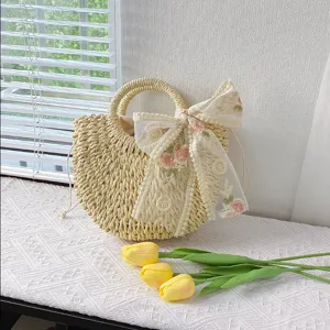 Bolso de mano tejido de paja estilo pastoral con lazo de encaje y bordado floral de playa