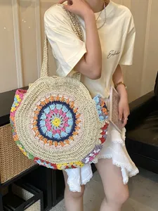 Tsanta omou apo psyatha bohemian gia gynaikes, polychromi plekti tsanta paralias.