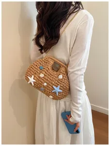 Borsa di paglia intrecciata da spiaggia per donna, con decoro di stella marina e conchiglie.