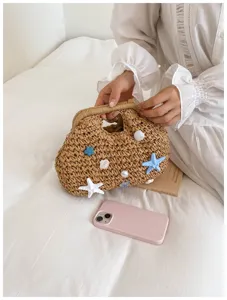 Borsa a mano in paglia da spiaggia da donna con decorazione di conchiglie, elegante borsa estiva.