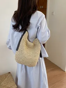 Sac épaule en paille décontracté, grand sac slouchy de plage et pour le quotidien urbain.