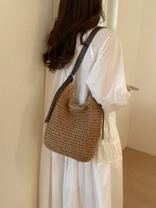 Sac à bandoulière en paille décontracté pour femmes, grand cabas de plage et sac de ville.