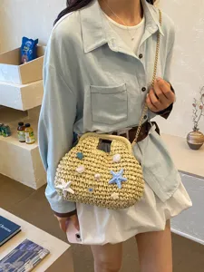Borsa in paglia intrecciata stile oceano da donna con decoro di stella marina per spiaggia.