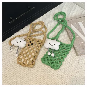 Handgemachte gewebte Handytasche mit Wolkenanhänger, hohle Netztasche Umhängetasche für Damen Alltag.