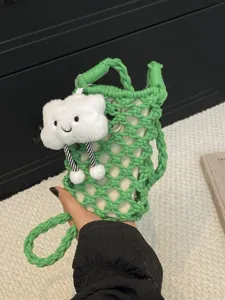Grüne geflochtene Häkel Handy Tasche süßer Wolken Anhänger lässige Umhängetasche Netz Tasche