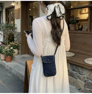 Retro minimalist denim crossbody phone bag for women, casual mini shoulder coin purse.