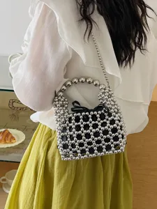 Mini bolso cruzado de cuentas metálicas estilo coreano con bolsa interior negra chic.