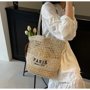 Sac cabas en paille tressée pour femme, grand sac de plage avec une broderie élégante.